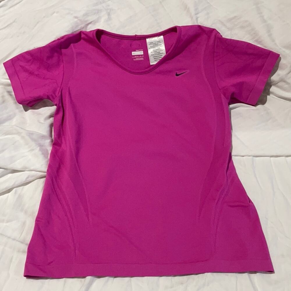 Nike M hot pink short sleeve v neck stretch workout top euc